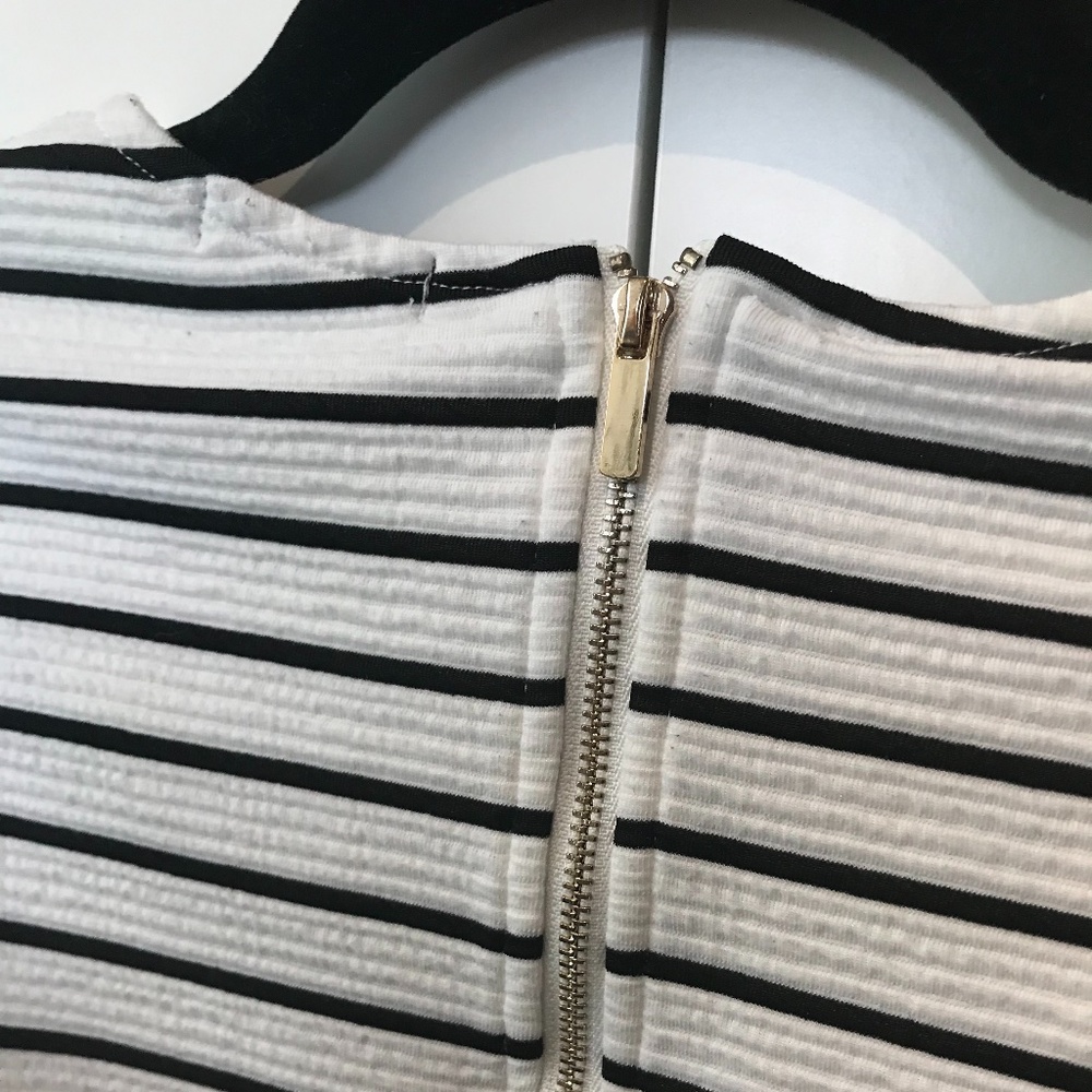 🍀 2 FOR $30 🍀 Dynamite Cropped Striped top - Picture 4 of 7